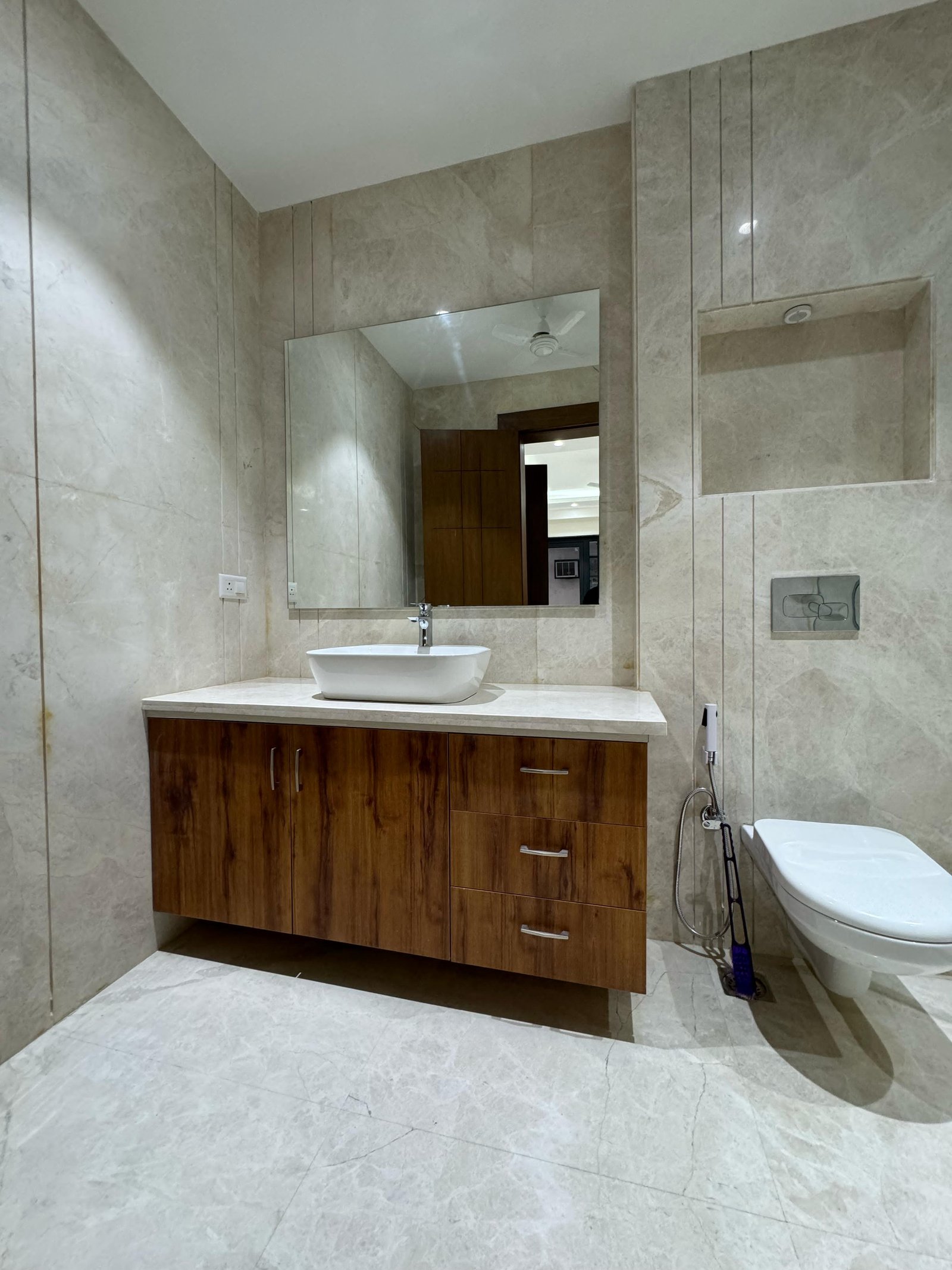 4BR, DLF Phase 1, G block available for rent